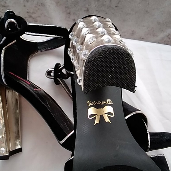 Betsey Johnson Shoes - Picture 8 of 9